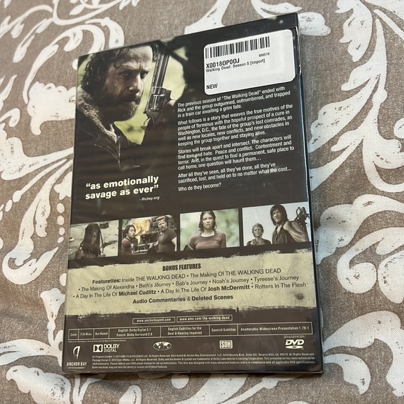 🌟NWT! The Walking Dead Season 5! - Picture 2 of 3
